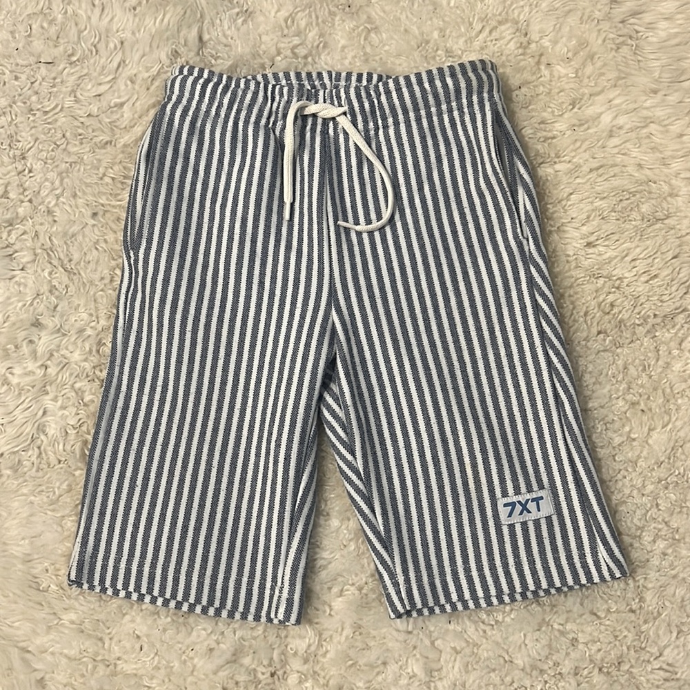 Like New - LC Waikiki Boys Shorts 6-7 Years